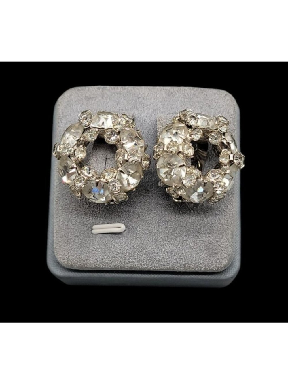 Signed Vintage Warner Clear Rhinestone Wreath Clip On Earrings 1950 Original Box - Picture 5 of 12